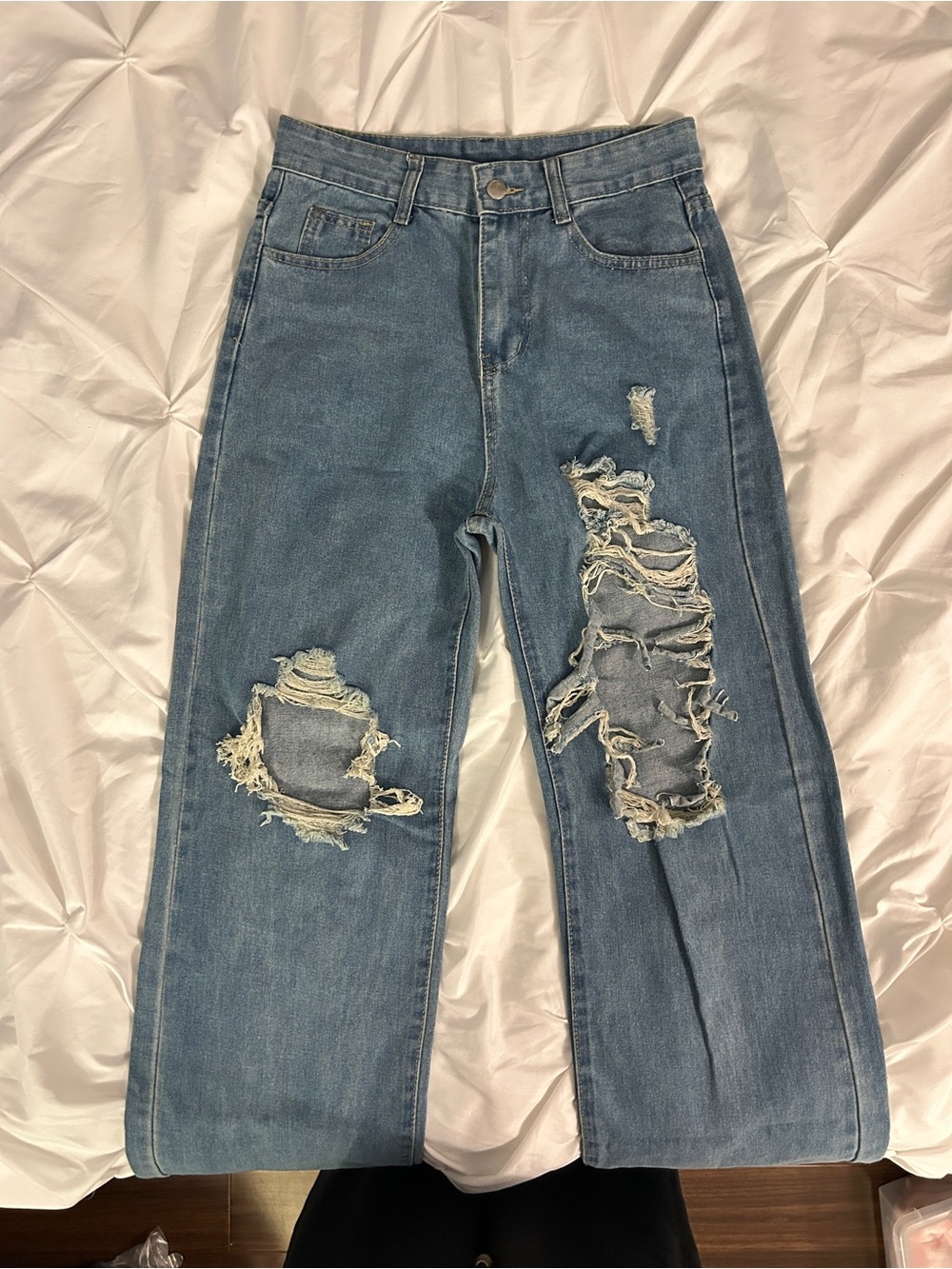 Distressed Wide-Leg Women’s Jeans - Light Blue